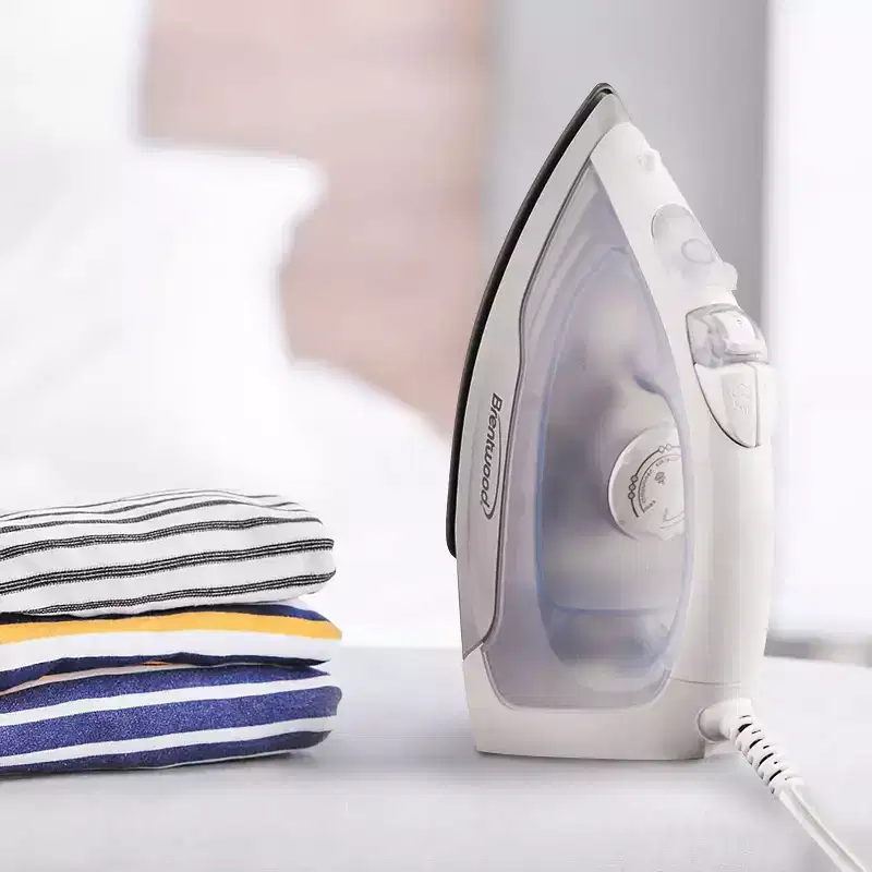 Brentwood Steam/Dry/Spray/Non-Stick Coating Iron