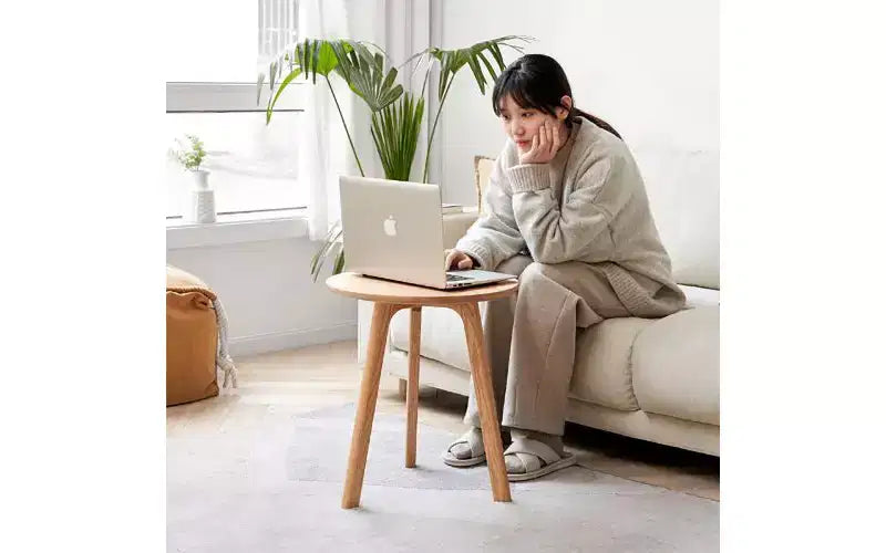 TUYOHW Solid Oak Wood Round Side Table, 3-Legged Small Table with Floor Protection Pads, Versatile Bedroom Nightstand, End Table for Living Room