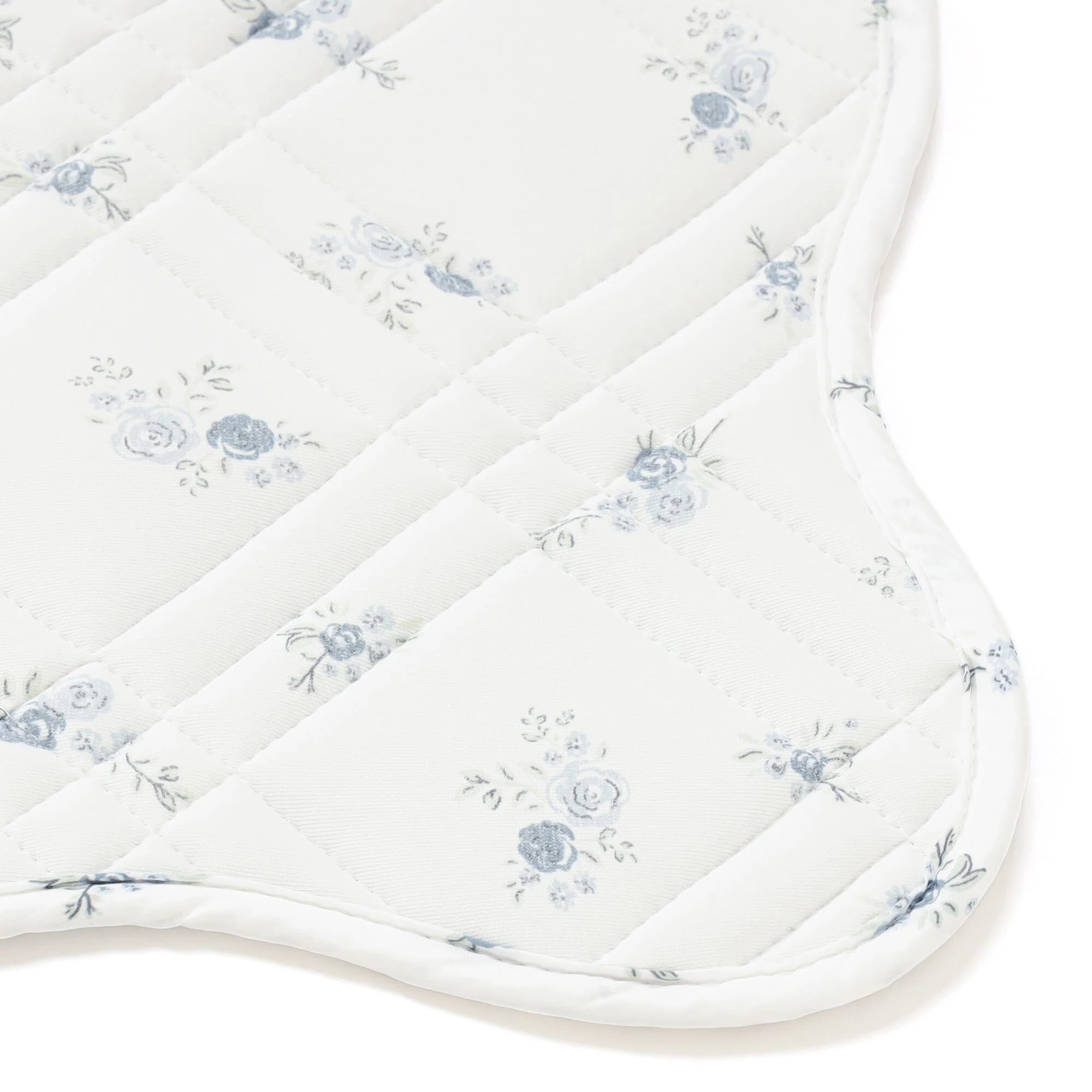 Rug Scallop Medium Light Blue