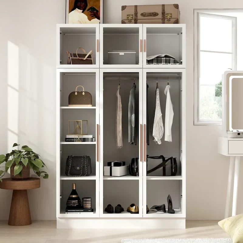Armoire de rangement avec éclairage LED et portes entièrement vitrées, style dressing.
