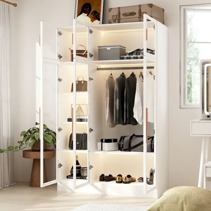 Armoire de rangement avec éclairage LED et portes entièrement vitrées, style dressing.