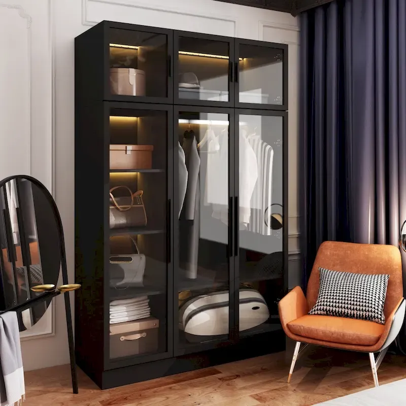 Armoire de rangement avec éclairage LED et portes entièrement vitrées, style dressing.